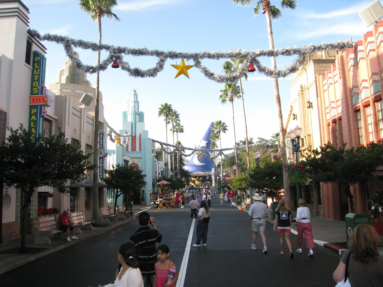 Vacation 2007-12 - Beaches Disney Hotels 0691.jpg - On the 2007-08 Florida vacation we visited beaches from Fort Myers to Sanibel Island sampling local food along the way. Green water and white sugar beaches! Arriving at Disney World we visited several of the theme resorts.